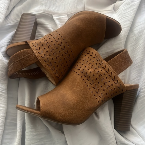 OXO BROWN SUEDE OPEN-TOE HEELS. NEW NEVER WORN. SIZE 8. Super Cute 🥰 - Picture 8 of 10
